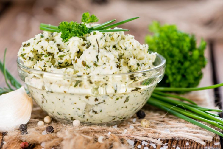 Kräutersalz kaufen, aromatische Kräuterwürze für Kräuterbutter, Gemüse, Fleisch und Fisch