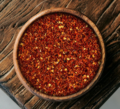 Geschrotete rote Jalapeno Chili für pikanten Genuss