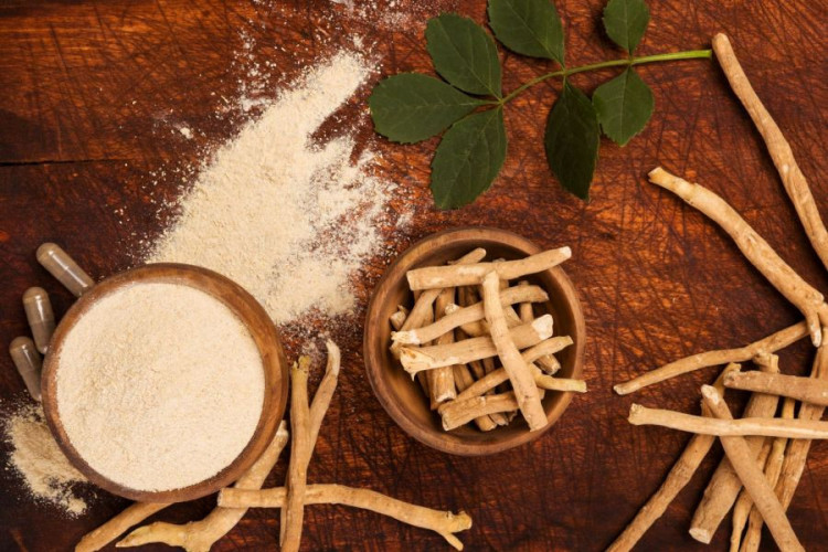 Ashwagandha Pulver kaufen, gemahlene Withaniawurzel fein vermahlen für Smoothie, Joghurt und Küche