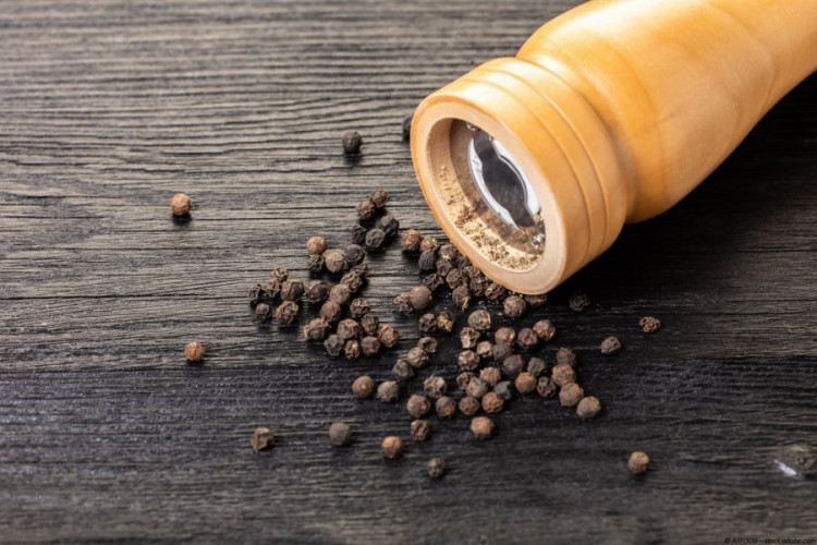 Pfeffer Schwarz ganz kaufen König der Gewürze für Mühle und frisches Aroma