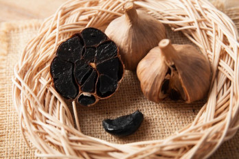 Schwarzer Knoblauch gemahlen, fermentiert