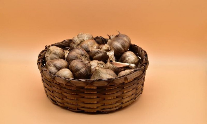 Schwarzer Knoblauch gemahlen, fermentiert