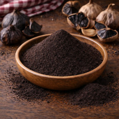 Schwarzer Knoblauch gemahlen kaufen fermentiert mild süßlich für Küche und kreative Gerichte