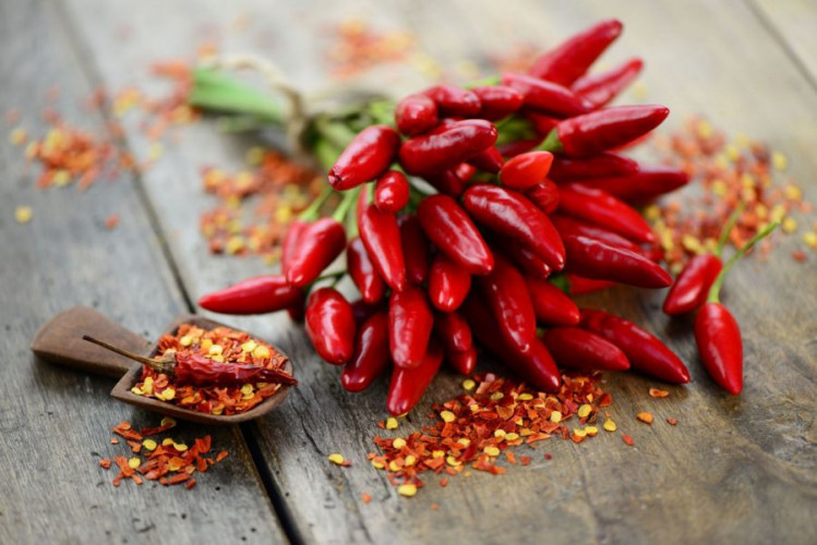 Paprika rosenscharf Pulver kaufen würzig scharf für Gulasch Marinaden und Grill