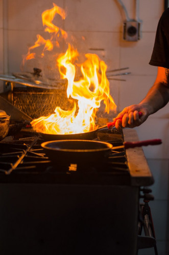 Carolina Reaper Chili gemahlen kaufen extrem scharfes Gewürz 2200000 Scoville