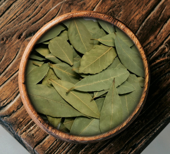 Lorbeerblätter getrocknet kaufen, aromatisches Gewürz für Suppen, Eintöpfe und Fleisch