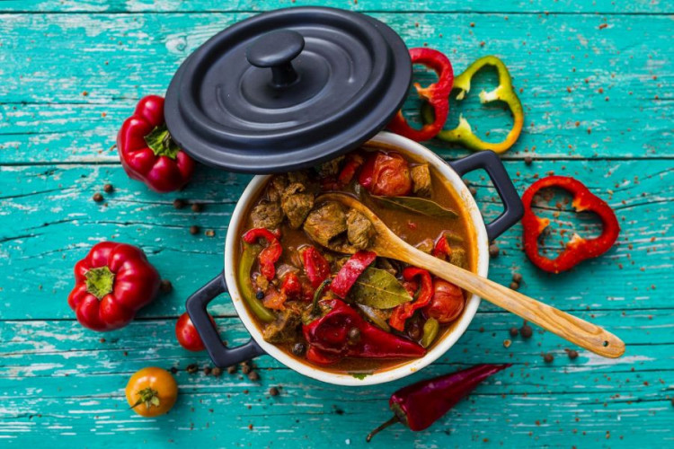 Lorbeerblätter getrocknet kaufen, aromatisches Gewürz für Suppen, Eintöpfe und Fleisch