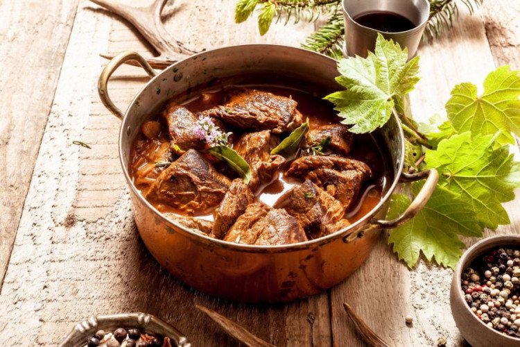 Lorbeerblätter getrocknet kaufen, aromatisches Gewürz für Suppen, Eintöpfe und Fleisch