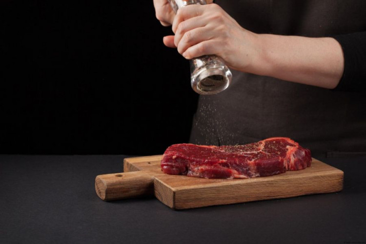 Tasmanischer Bergpfeffer ganz kaufen, Pepperberry für Fleisch, Gemüse und feine Würze