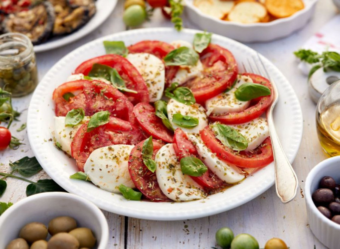 Basilikum getrocknet kaufen aromatisch für Pasta Pizza und Küche