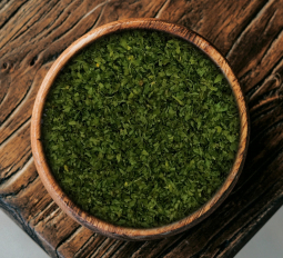 Petersilie gerebelt, rein und hoch-aromatische Petersilienblätter geschnitten