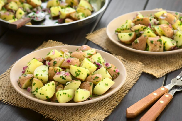 Petersilie gerebelt, rein und hoch-aromatische Petersilienblätter geschnitten