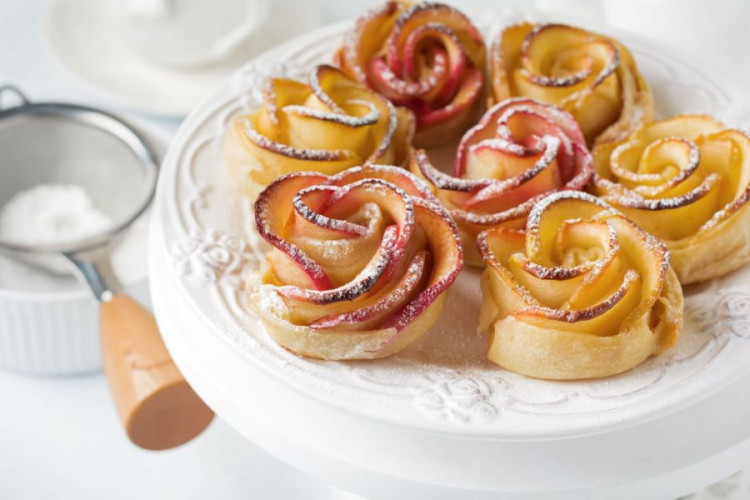 Rosenblütenzucker kaufen florale Süße für Desserts Gebäck Tee und kreative Rezepte