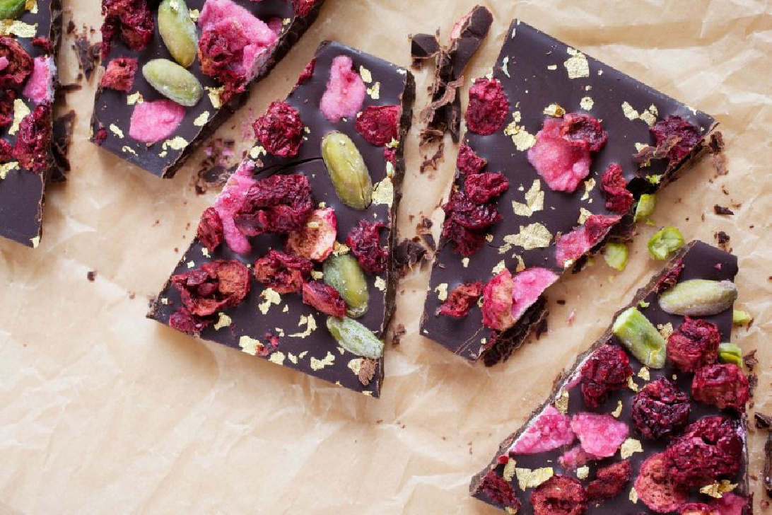 Rosenblütenzucker – feine Süße mit floraler Note für Desserts, Gebäck und Getränke