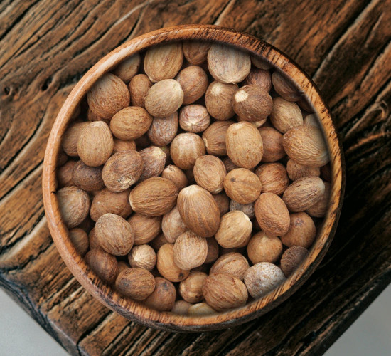 Muskatnüsse ganz kaufen handverlesen aromatisch für Küche Backen und herzhafte Gerichte