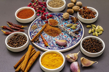 Ras el Hanout Gewürz – intensive nordafrikanische Aromen für Tajine, Couscous und Fleischgerichte
