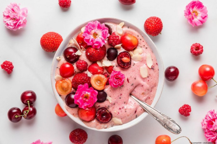 Rosenblütenblätter gemahlen kaufen, feines Rosenpulver für Tee Desserts und Küche