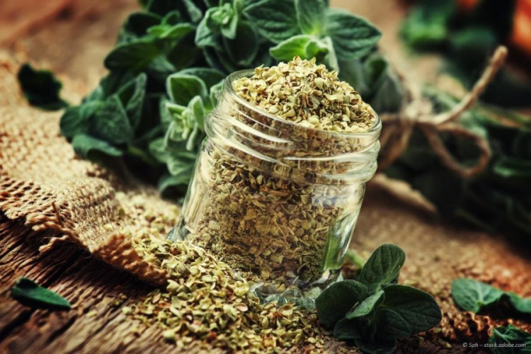 Oregano Blätter gerebelt kaufen - aromatisches Kräutergewürz für Pizza, Pasta und mediterrane Küche