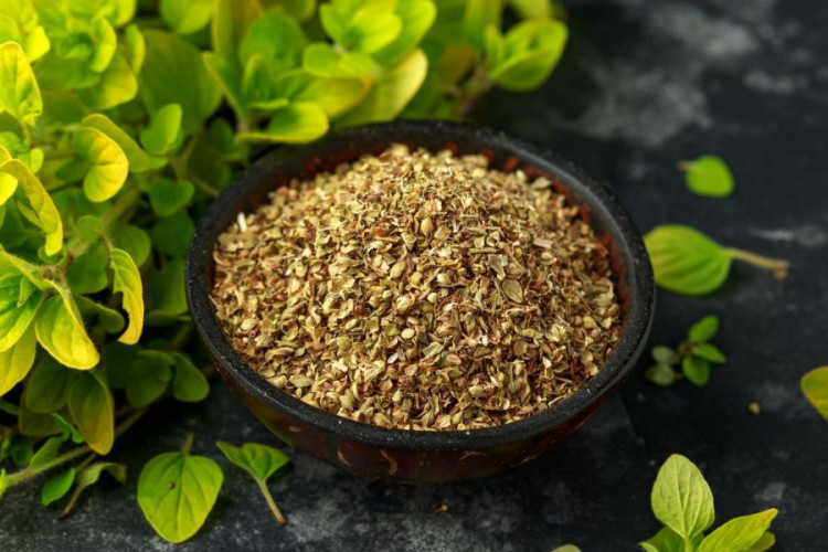 Oregano Blätter gerebelt kaufen - aromatisches Kräutergewürz für Pizza, Pasta und mediterrane Küche